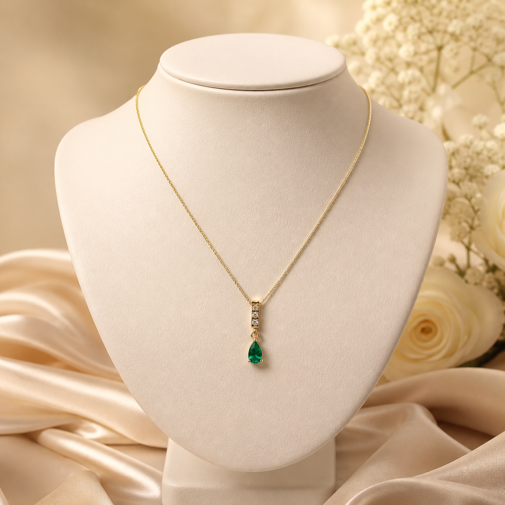 VERDE ATRACCIÓN | Collar con colgante de esmeralda para dama