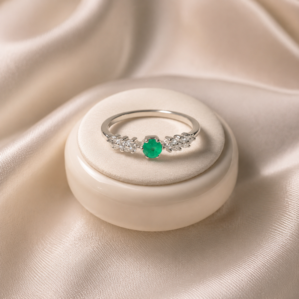 Anillo Esmeralda Central en Plata