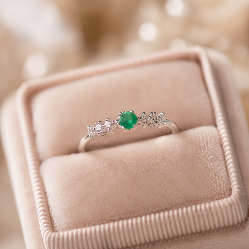 Anillo Esmeralda Central en Plata